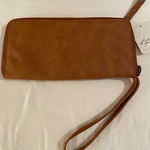 Free People Distressed Vegan Leather Brown Wallet/ Wristlet NWT ✌🏼♥️